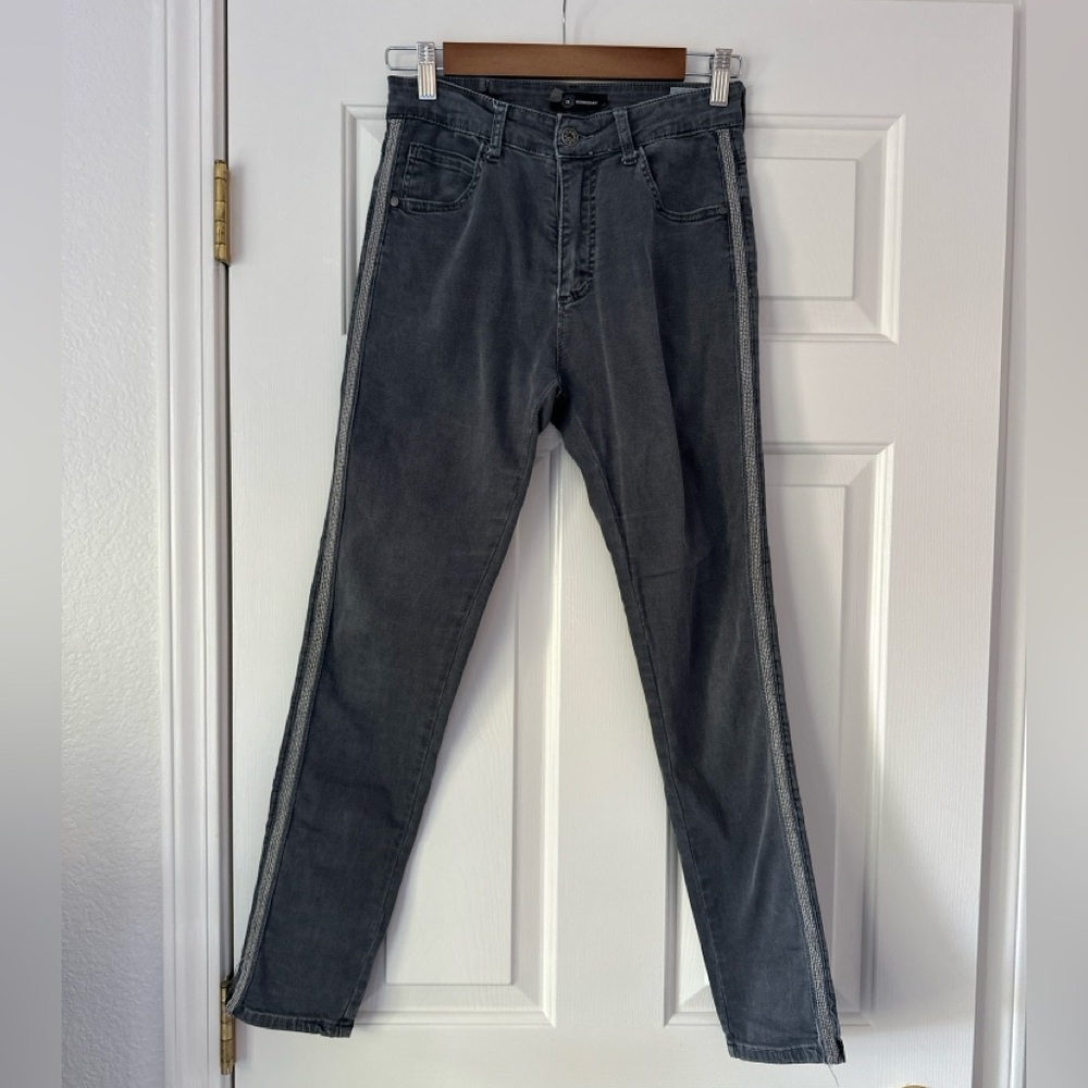Gray Skinny Jeans with Sleek Fit